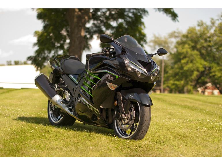 USA_Motorcycles's tweet photo. Used 2013 Kawasaki Ninja zx-14 #Sportbike_Motorcycles for sale in Madison, WI, USA @ http://t.co/s0T1pMAMUO http://t.co/vlkErSw5TB
