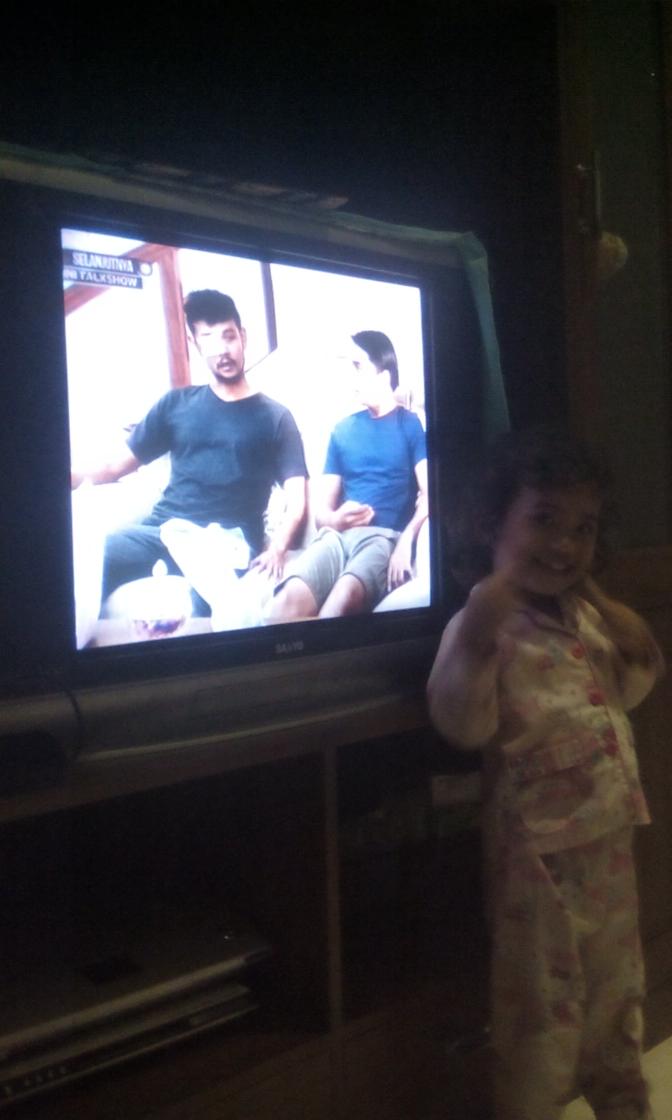 AllisyaNindya's tweet image. Jangan deket-deket cantik #netmiliuner2