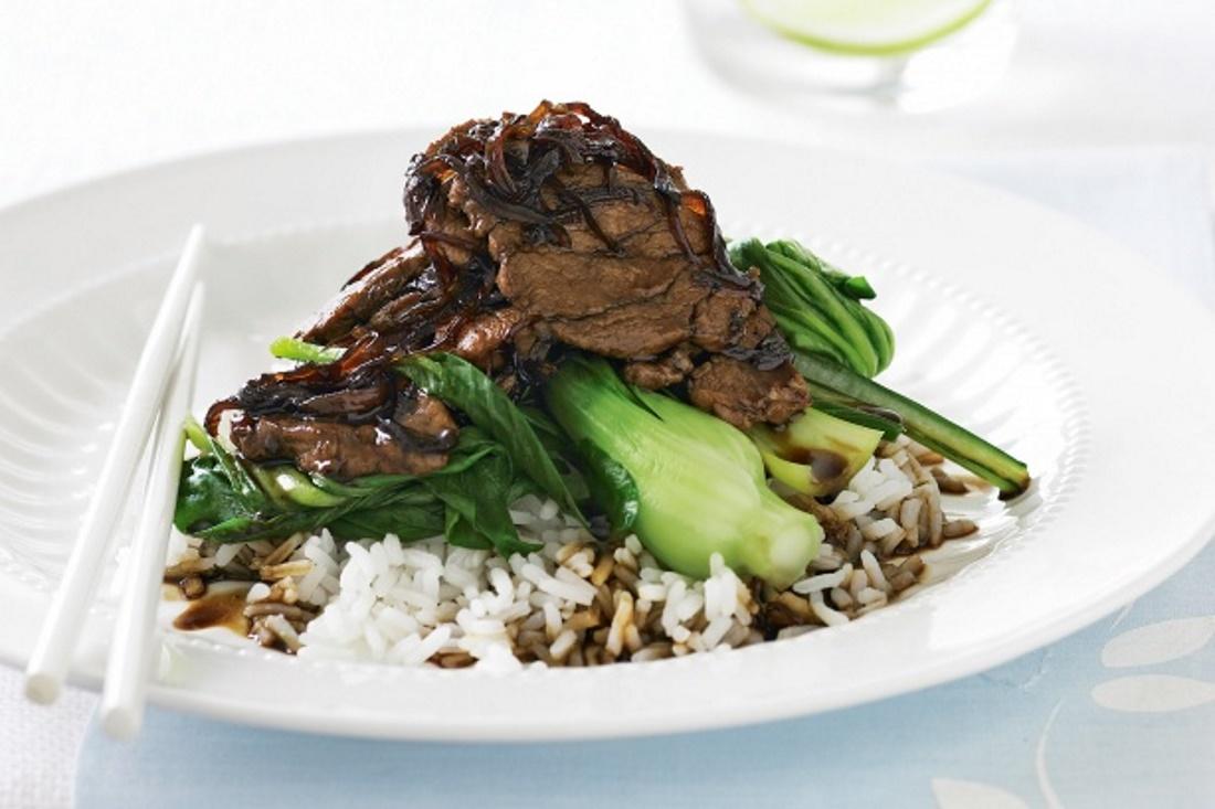 LoveThyChef's tweet photo. Juicy beef in a decadent coconut tomato sauce &amp; fresh bok choi... drooling yet? 
#LoveThyChef
http://t.co/MGDbHh7r8D http://t.co/fTWIqCIdDu