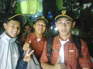 DedeRopi9's tweet photo. Shoping day :) with @MuhammadHaqie http://t.co/JYGTcV1xID