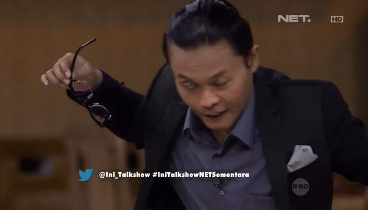 mdtvindonesia's tweet photo. Asik kang @newsuleprikitiw jogednya teh bohay @Ini_Talkshow #IniTalkshowNETSementara http://t.co/f0nPUsRjaP