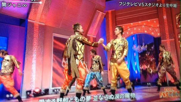 youuuuu0509's tweet photo. すばちゃんと手繋げて嬉しそうな亮ちゃん http://t.co/ckBNCIJagE