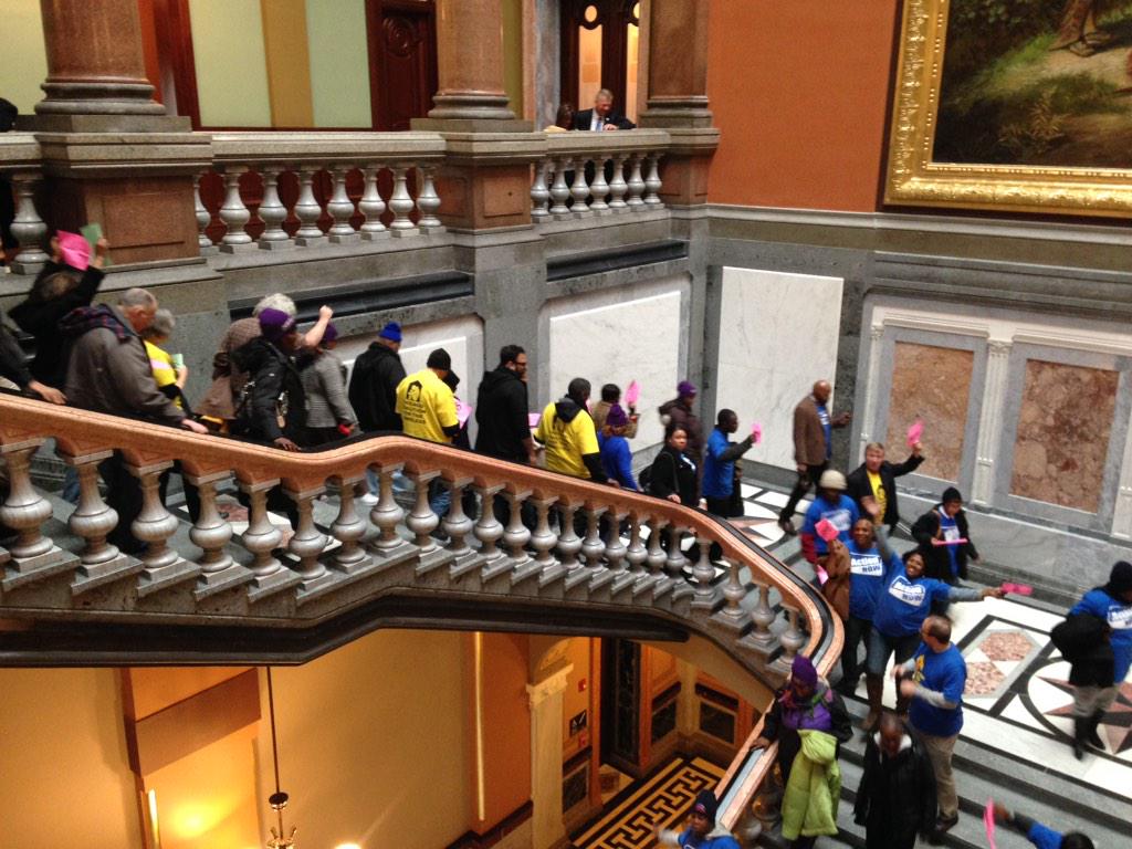 Jenn_Cushman's tweet photo. #RaiseTheWage @RaiseIllinois #ShameOnYou @ChiHomeless #twill http://t.co/lofyjRMJYw