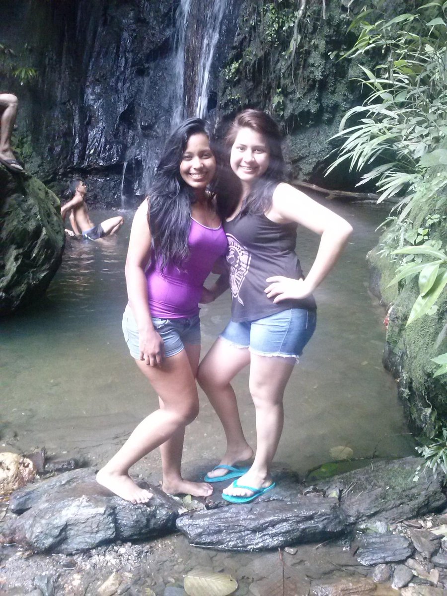 CastilloYorley's tweet photo. #Minegrabella ;;) #Riooo..!! @EmelyMg2 @CastilloYorley http://t.co/kDwD1P5Eqp