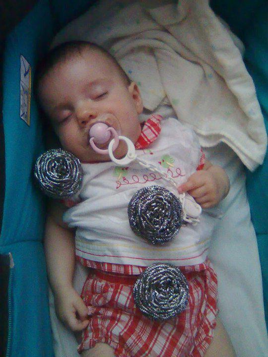 regresandovoy's tweet photo. he necesitado tres nanas, pero al final se ha dormido http://t.co/tGUlJBhTtJ