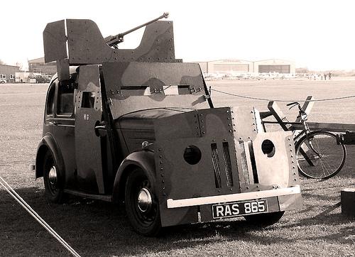 日本は本土決戦のために竹槍で武装したと伝わりますが 一方イギリス