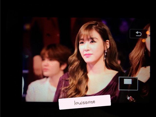 [PIC][02-12-2014]Tiffany khởi hành đi Hồng Kông để tham dự "2014 Mnet Asian Music Awards" vào tối nay B38D46GCYAAITcy