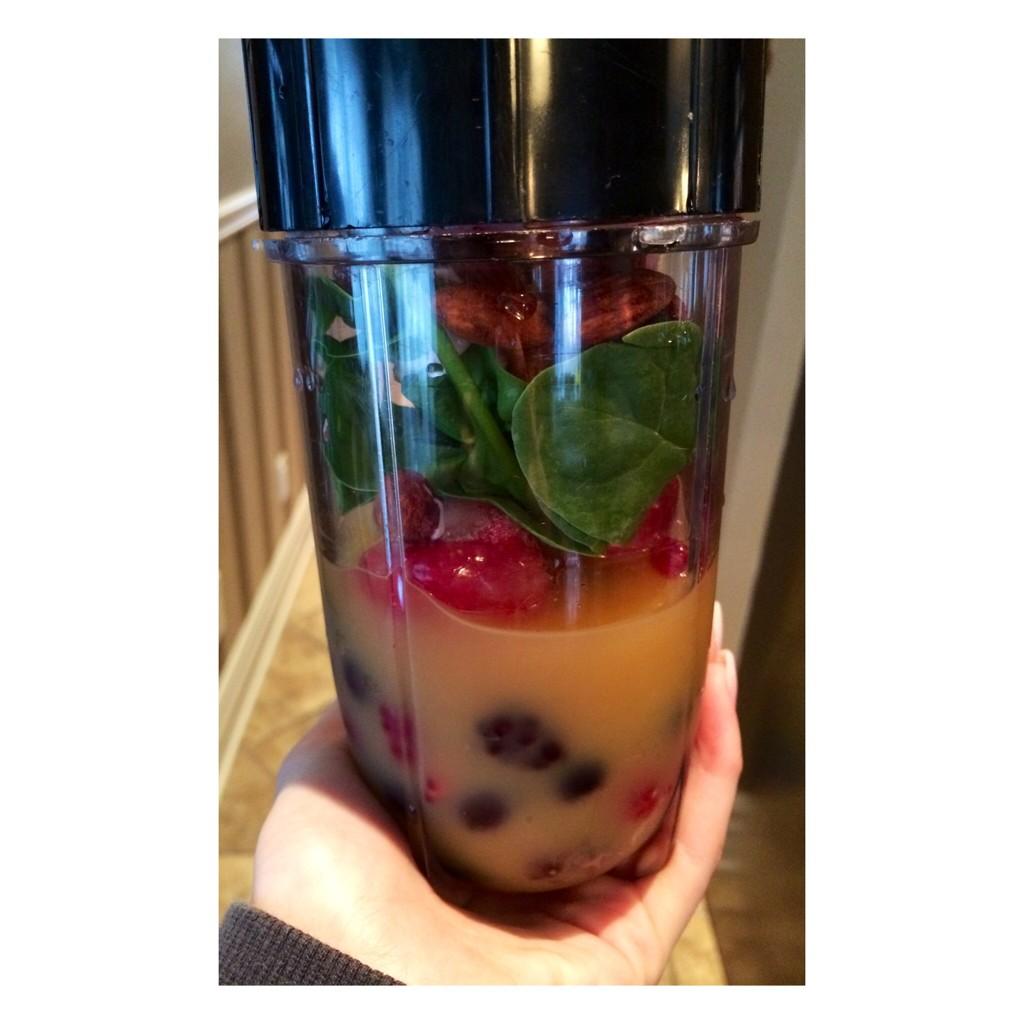 chrystcollin's tweet photo. 🍓🍊🍍 Vive mon #magicbullet ce matin. http://t.co/iLx1wJNiJj