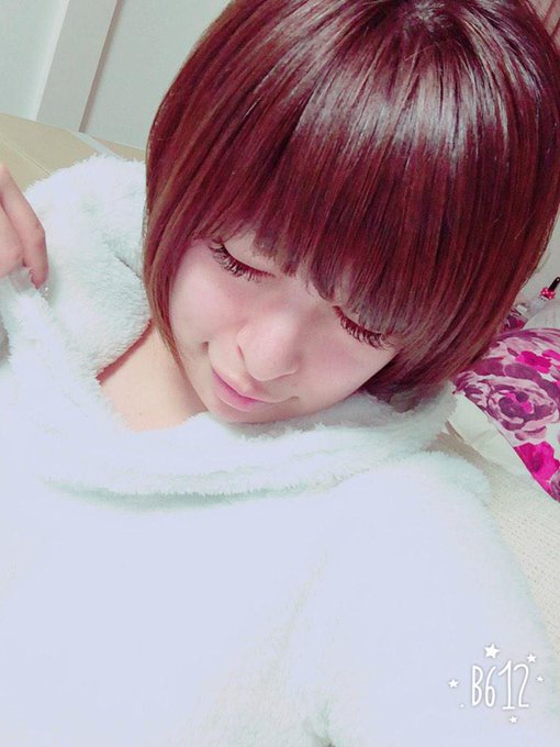 髪切って染めたー。 つるつるんなった、 シャンプー変えたからかな。 http://t.co/2IPmES0ZP5