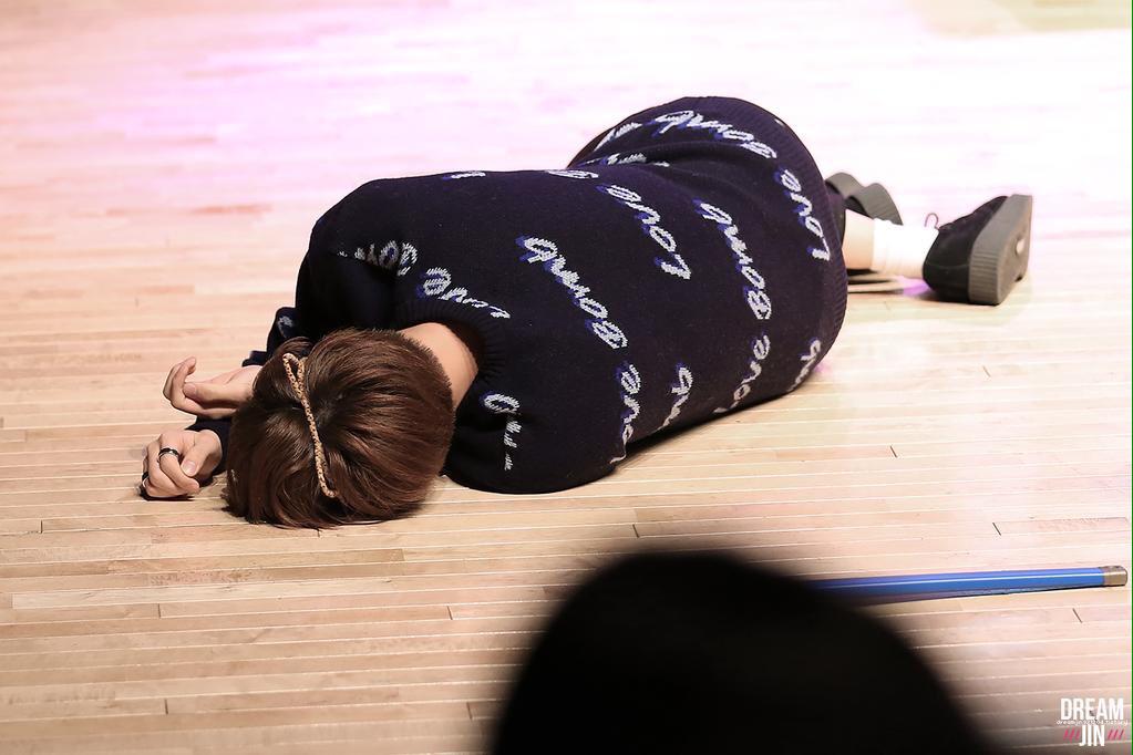 5273Fu's tweet photo. #BTSJINDAY
#HappyBTSJINDay
#๊น์์ง
#PinkJINDay
#ใญใ ใฝใฏใฎๆฅ
#PinkPrinceJINDay
#JIN์์ผ
#happyjinday http://t.co/4mFquAiwUO