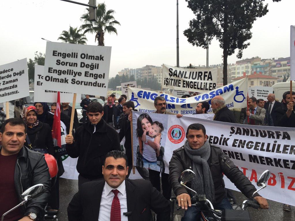 ali63yildirim's tweet photo. #3AralıkDünyaEgellilerGünü Engelsiz sağlıklı mutlu huzurlu SAYGI sevgi dolu
Bir hayat için birlikte Yürüdüler. http://t.co/Nxy4bqmozn