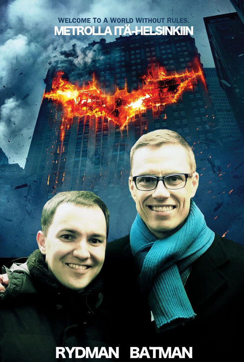 Pääministeri oli eilen metrossa. Vain Suomessa. Ehkä myös Gotham Cityssä? Ihan leffamatskua. <a href="/alexstubb/">Alexander Stubb</a> <a href="/willerydman/">Wille Rydman</a>