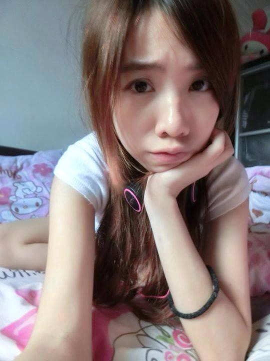 di rumah aja bobo.. jadi anak baik baik sehari :-D