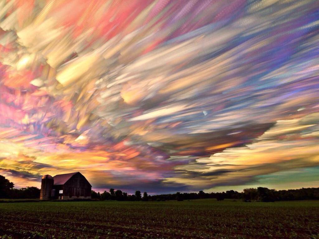 ExploringaWorld's tweet photo. A time lapse of a thousand sunsets http://t.co/cV1pdvBvAm