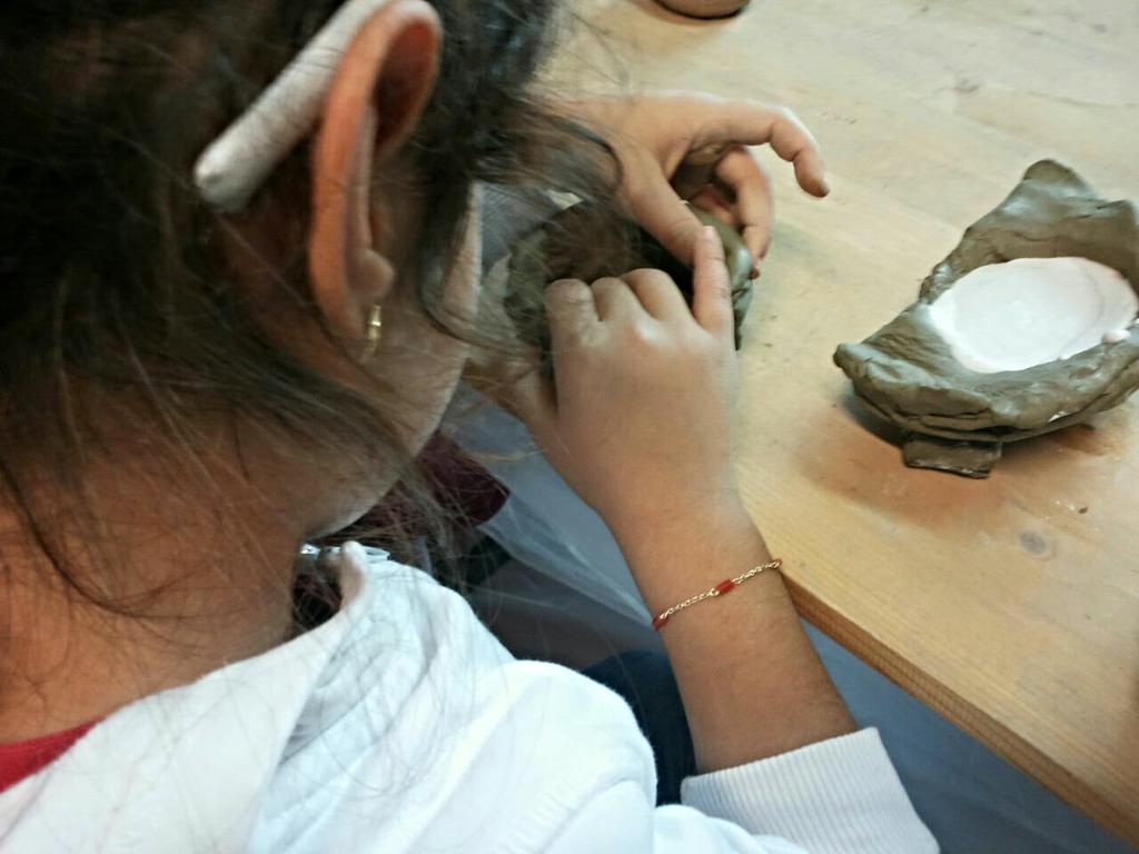 MuseoArcheoPT's tweet photo. Mani che creano, toccano, copiano. Che si sporcano. "Mani in pasta. Copie e modelli in archeologia" all'Antiquarium. http://t.co/7KE4XmT12B
