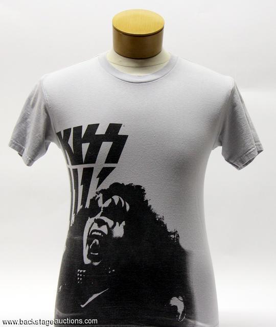 BackstgAuctions's tweet photo. What? KISS t-shirts in the @Megadeth auction? Yep Check out the apparel lots. http://t.co/c9J3kvF0ok #megadethauction http://t.co/TpMko40oTw