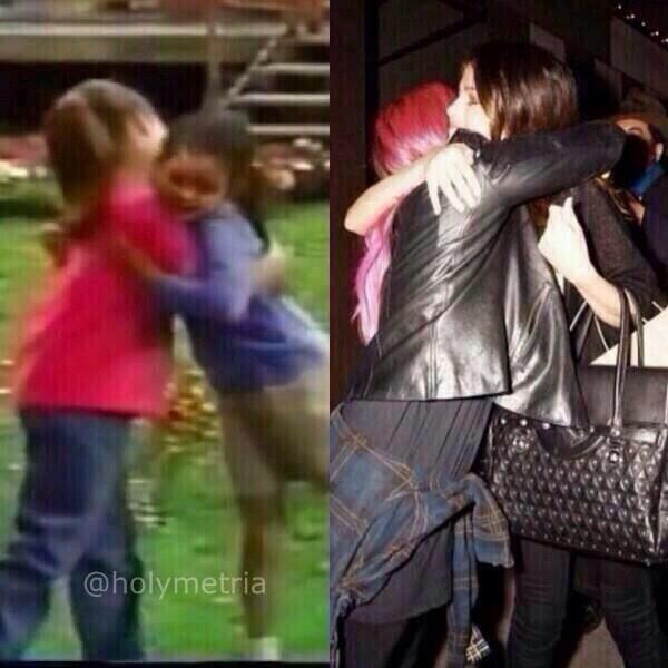 Demi_Diferente1's tweet photo. RT se vc sente falta disso 😭😭 #MTVSAtars Demi Lovato http://t.co/nTgSvxonIl