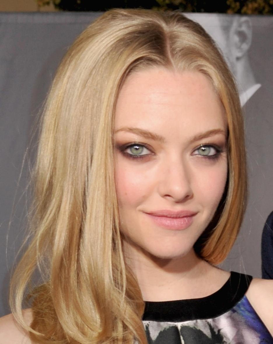 Oh yeah, Happy Birthday Amanda Seyfried! ( 