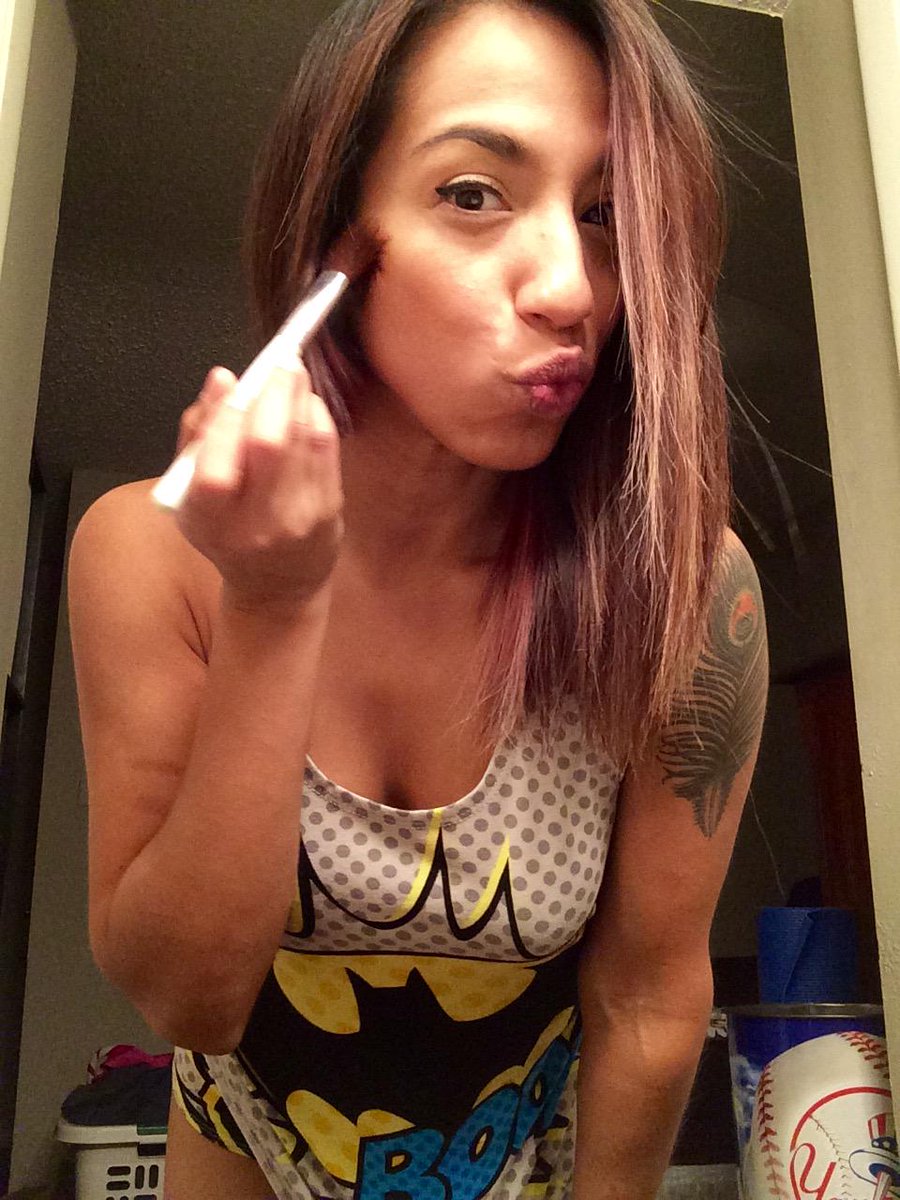 Brown_Wreckluse's tweet image. Getting #ready for #work this #morning ;) #HumpDay #Batman #thigh #booty #duckface #selfie