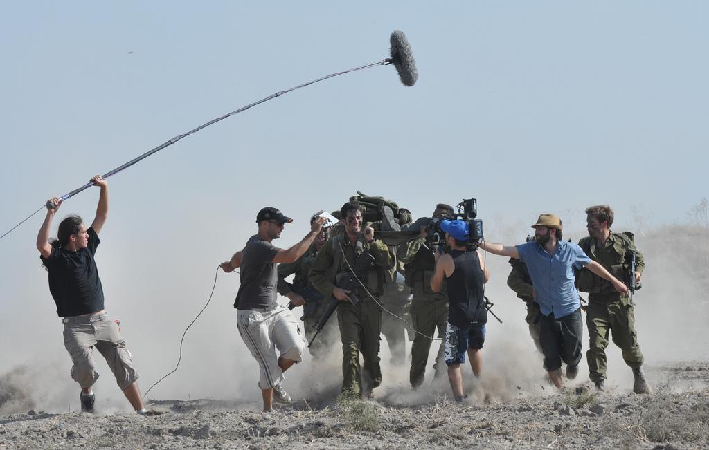 GayEssential's tweet photo. #Interview | You’ve Got Mail, Gay Essential Talks To Yariv Mozer http://t.co/y0LB6cmoT1 #SnailsInTheRain http://t.co/TwYGazN8Ob
