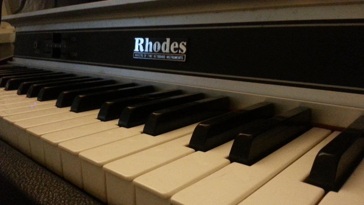 'Hit the Rhodes Jack'. Nieuw speelgoed in de studio. #rhodes