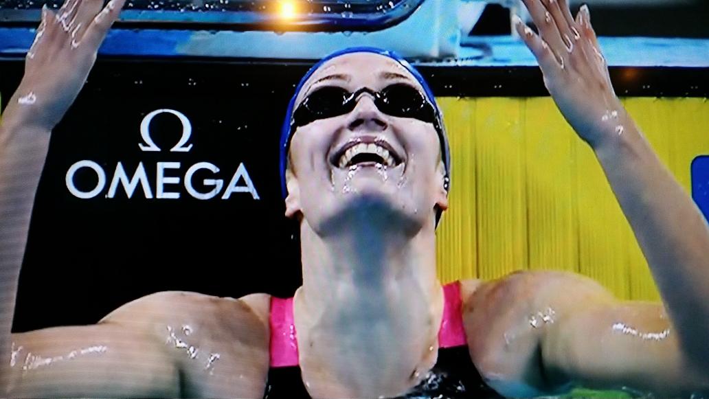 SportSocialClu6's tweet photo. Un día para la historia 
@miss_belmont MEDALLA DE ORO 
Mundial 400 IM y otro Récord del Mundo
4:19.86 Brutal!! http://t.co/FzAwHeb6ii