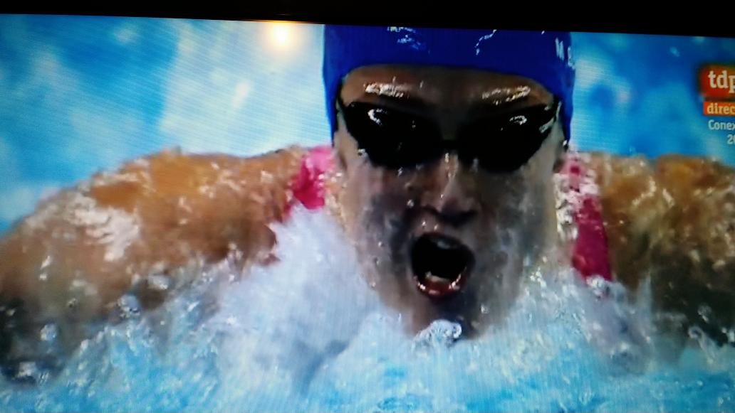 SportSocialClu6's tweet photo. Un día para la historia 
@miss_belmont MEDALLA DE ORO 
Mundial 400 IM y otro Récord del Mundo
4:19.86 Brutal!! http://t.co/FzAwHeb6ii