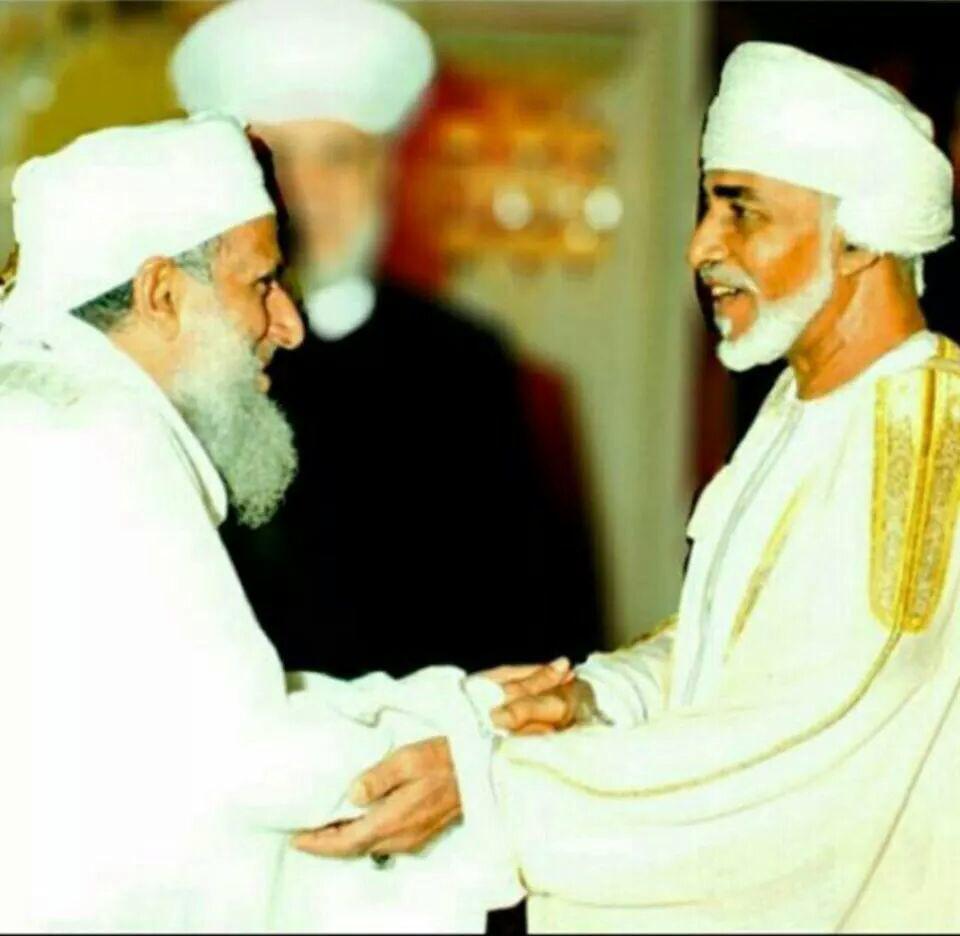 صورة نادرة لجلالة السلطان قابوس بن سعيد المعظم وسماحة الشيخ أحمد الخليلي حفظهما الله ذخراً وفخراً لعُماننا الحبيبة.