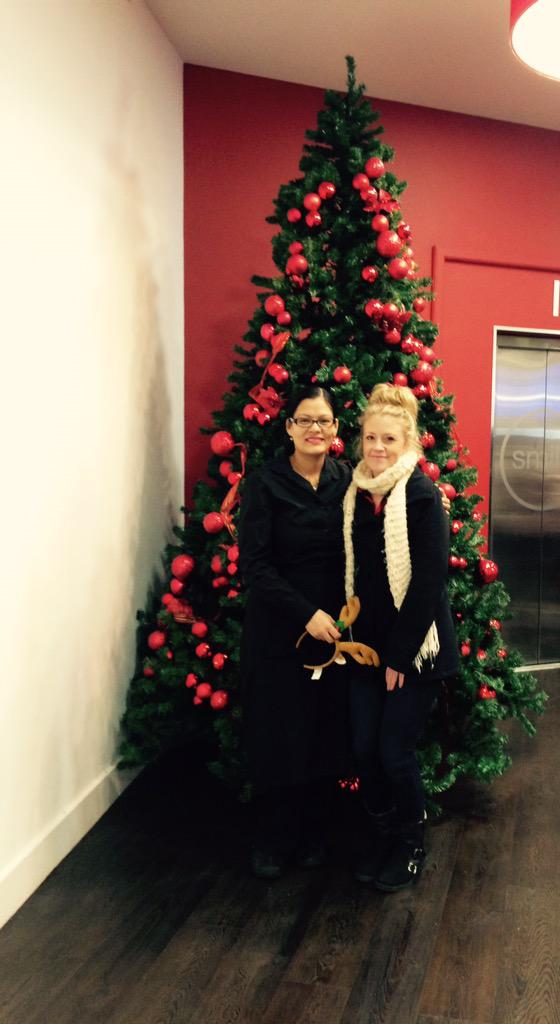 AlexRoseAustin's tweet photo. The independents are getting all their Christmas decs up, had to jump in! ☺️ #MakeNewFriends #feelingfestive http://t.co/kVPQYCnASs