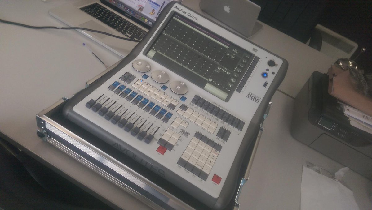 Wist niet dat we ook een vestiging in Ierland hadden......
"<a href="/blacklightire/">Blacklight Ireland</a>  <a href="/AvolitesLtd/">Avolites Ltd</a>  #quartzvirgin #v8virgin KC "