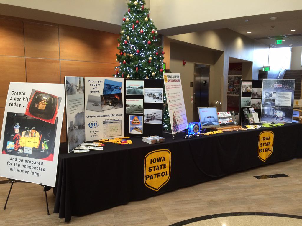 DougCutts1's tweet photo. Winter driving display Simpson College @NWSDesMoines @WHOhd @EdWilsonWX13HD @IAStormChasing @IowaStatePatrol http://t.co/bUeBBN4949