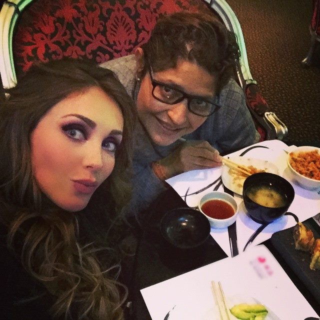 AnahiFandom's tweet photo. FOTO: @Anahi on Facebook #2 'Todo rápido rápido. jaaaaa  @prensadanna' http://t.co/LQlYdTtaC2