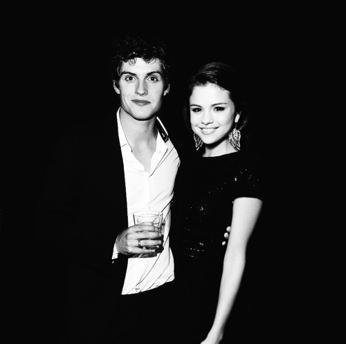 shipprflawless's tweet photo. @selenamflawless @justenbflawless http://t.co/Gt8EcRXrx6