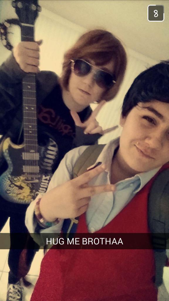 eeeeeegon's tweet photo. Dynamic Duo day at school w/ @Amayapoop we're Drake and Josh! we love you guys ♥ 😘 @PortableShua @DrakeBell http://t.co/AovqXZtz8g
