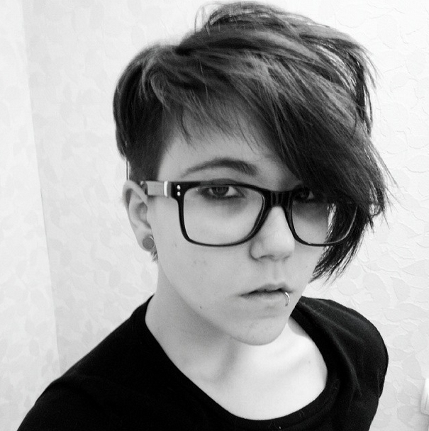 monster_makaron's tweet photo. Я постригся.. Не очень видно, но у меня выбриты виски с обоих сторон. Ну как? с: http://t.co/hFC7juKd2P