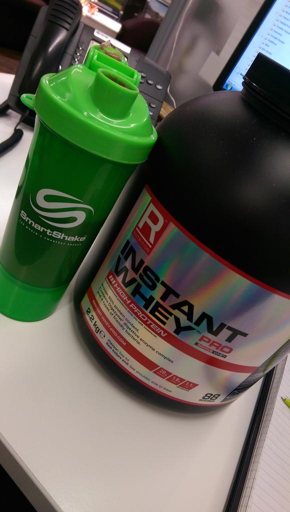 JamesWebster200's tweet photo. @ReflexNutrition #instantwheypro @SmartShakeUK late afternoon protein hit! Warming up for a gym sesh tonight. http://t.co/ptUw2o89U4