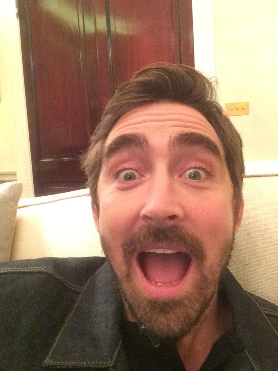 TheHobbitMovie's tweet photo. .@LeePace is here and ready to answer your questions! #AskThranduil http://t.co/P7ZePWSLCA