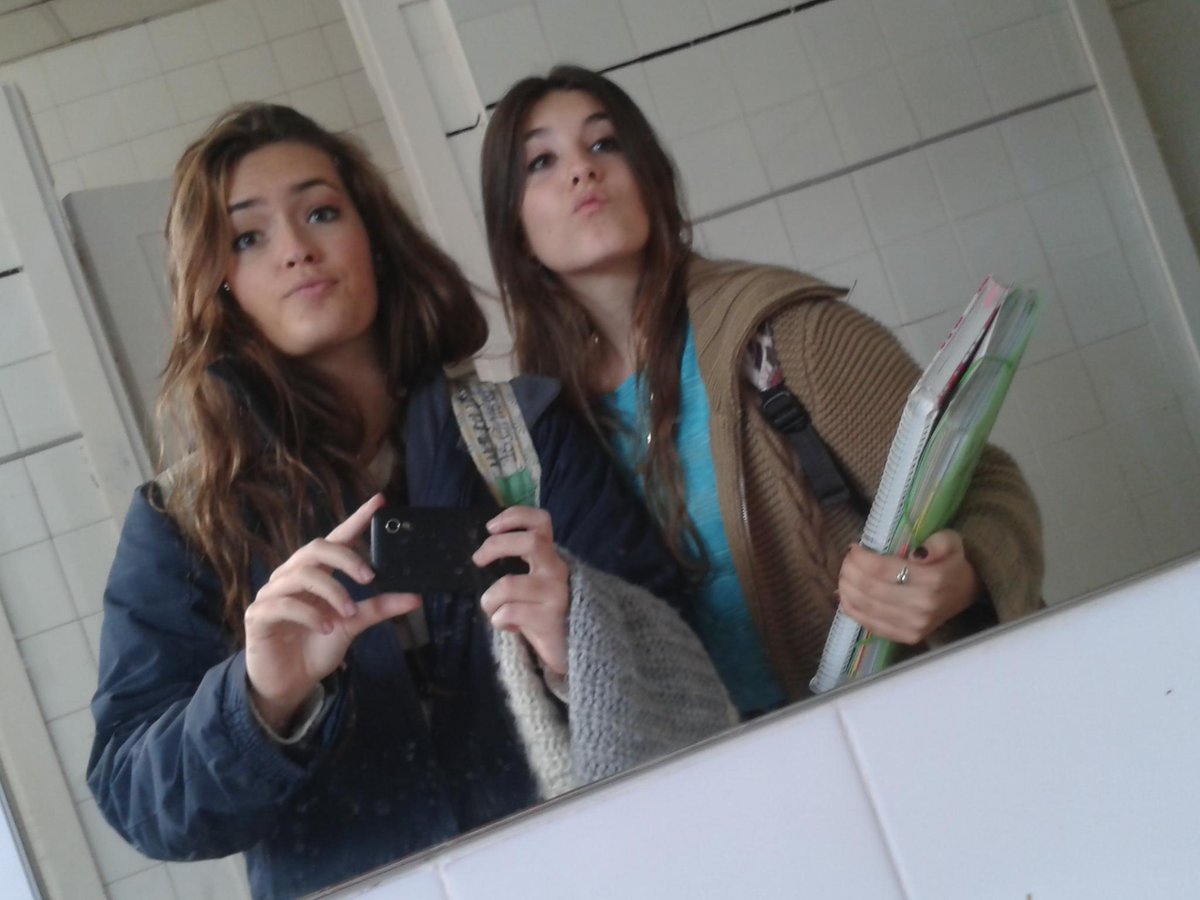 CollantesMaria's tweet photo. Suajosas in da bathroom @angelas_mmy JAJAJAJAJAAJA http://t.co/lSMWUkCOAi