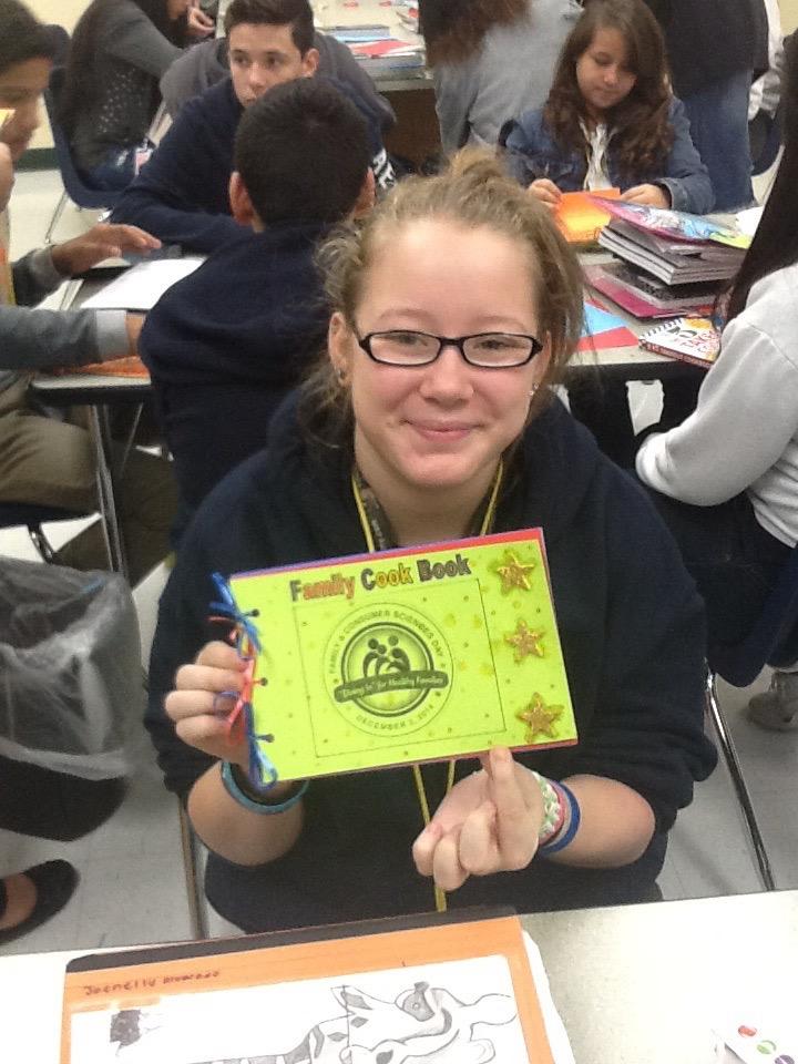 iTeach_funstuff's tweet image. Collins MS students making cookbooks for their families. #FCSDay