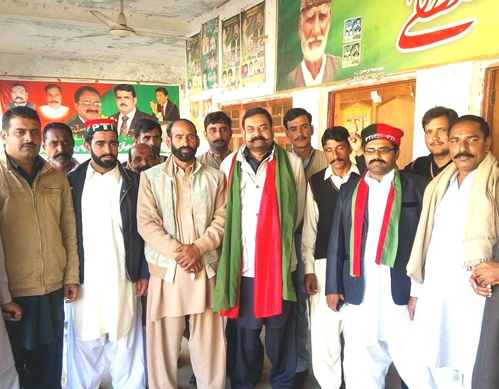 NA104PP108's tweet photo. Ch. Zubair Ahmad Khan Tanda ready for Islamabad #AzadiShowDown with Team PP108 at Dera Ch. Ghulam Mustafa Tanda. http://t.co/0iHs512QAs