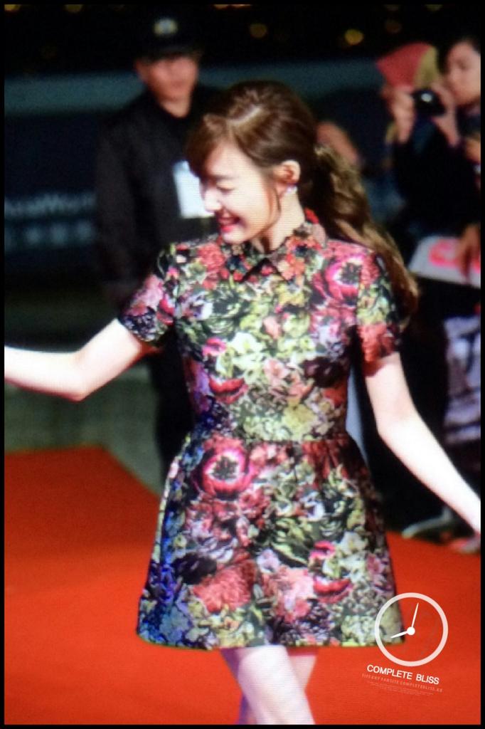 [PIC][02-12-2014]Tiffany khởi hành đi Hồng Kông để tham dự "2014 Mnet Asian Music Awards" vào tối nay B38vmdsCUAAy_Sd