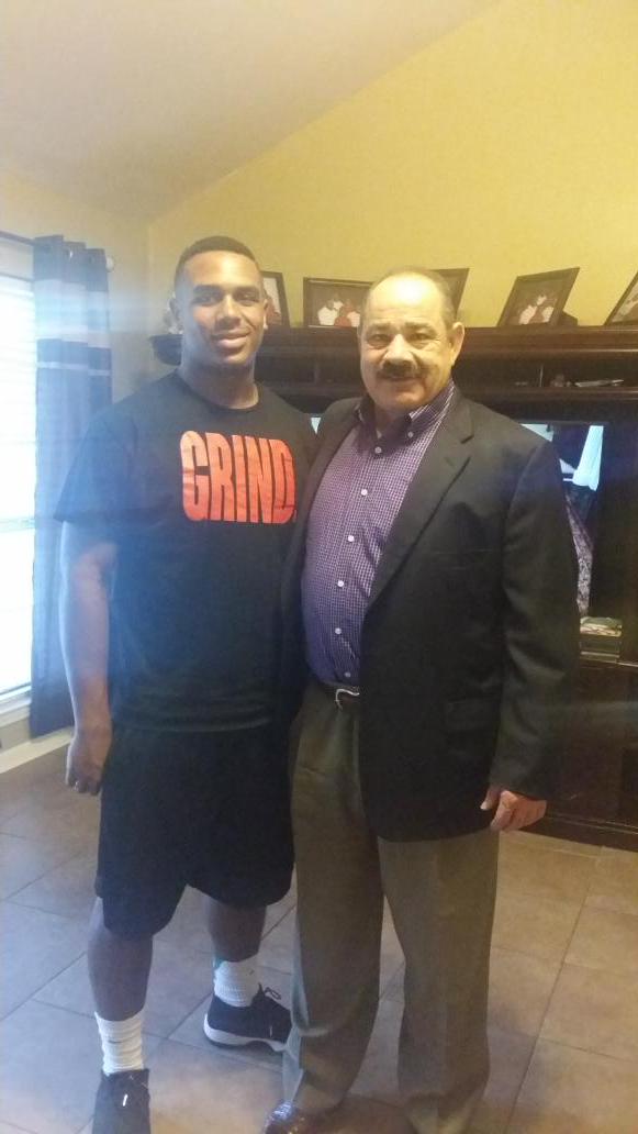 kweenb79's tweet image. @bob_typelife with Coach Chavis on Sunday #LSUCOMMIT #TE