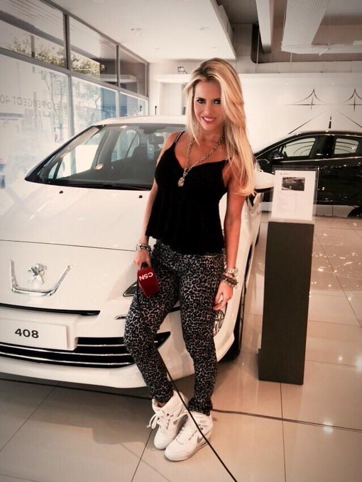 Grabando Show sobre Ruedas con outfit @PupeTeteOK y accesorios @Itsmyfreedom1! El sábado 23 hrs. Por