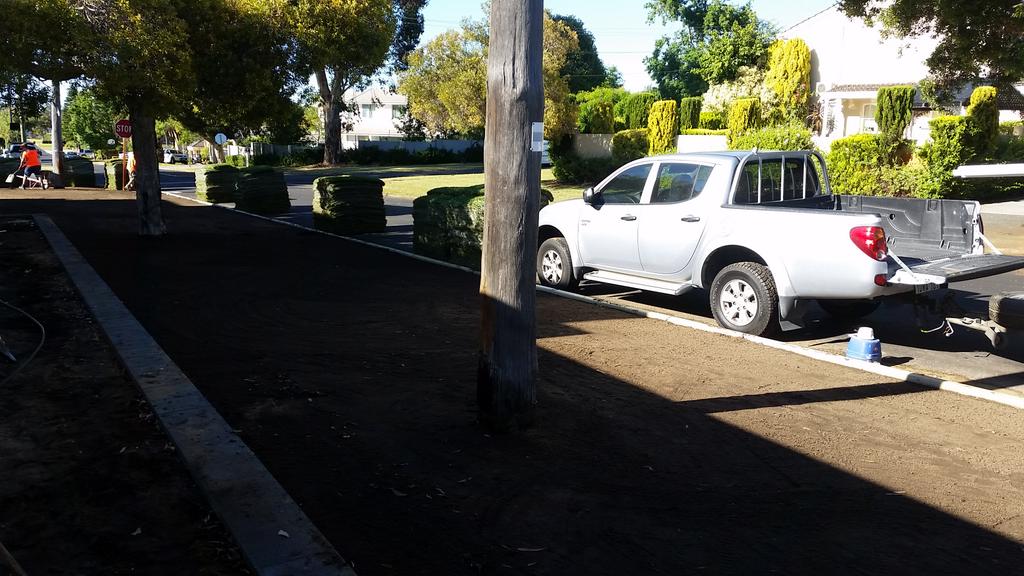 IOLandscapes's tweet image. Big day ahead for the boys in #Floreat today! #buffalosoildiers #landscaping #perth