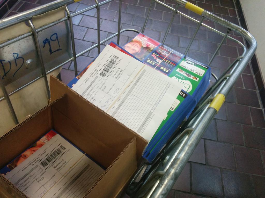 ShopLocalVegas's tweet image. #Local Holiday Offers started going out today #Vegas Check your mailboxes :-)