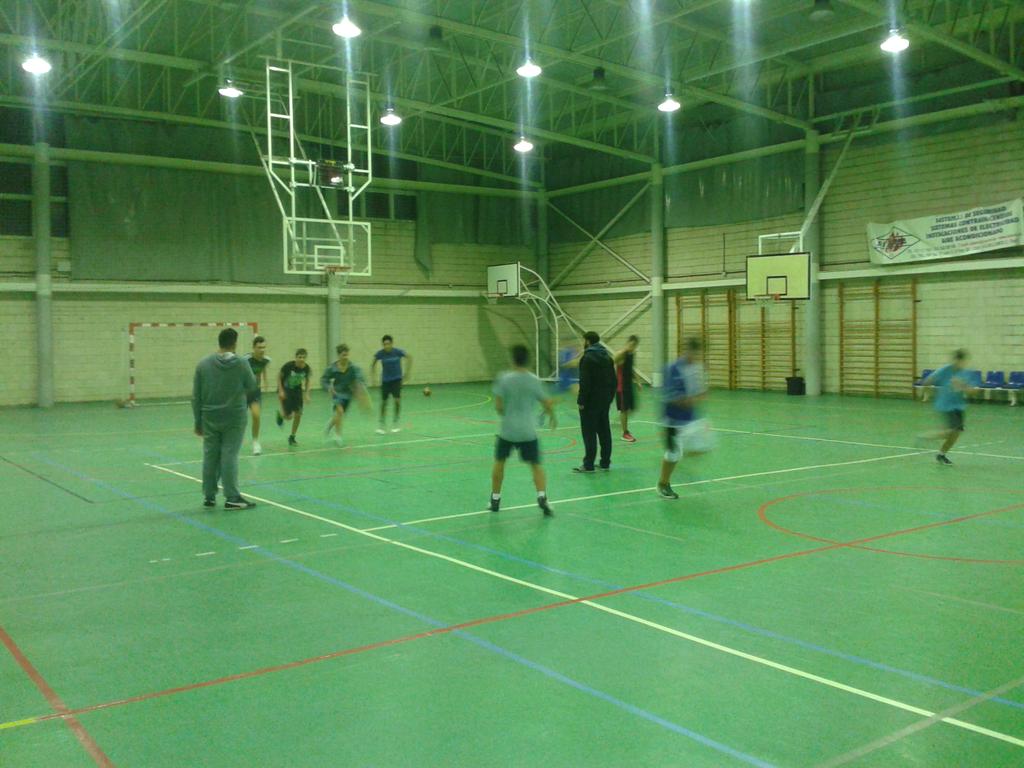 cbsocuellamos's tweet photo. Entrenamiento del cadete masculino con @X1N0MALDIA  #GOCBS http://t.co/k0HEYcRV7t