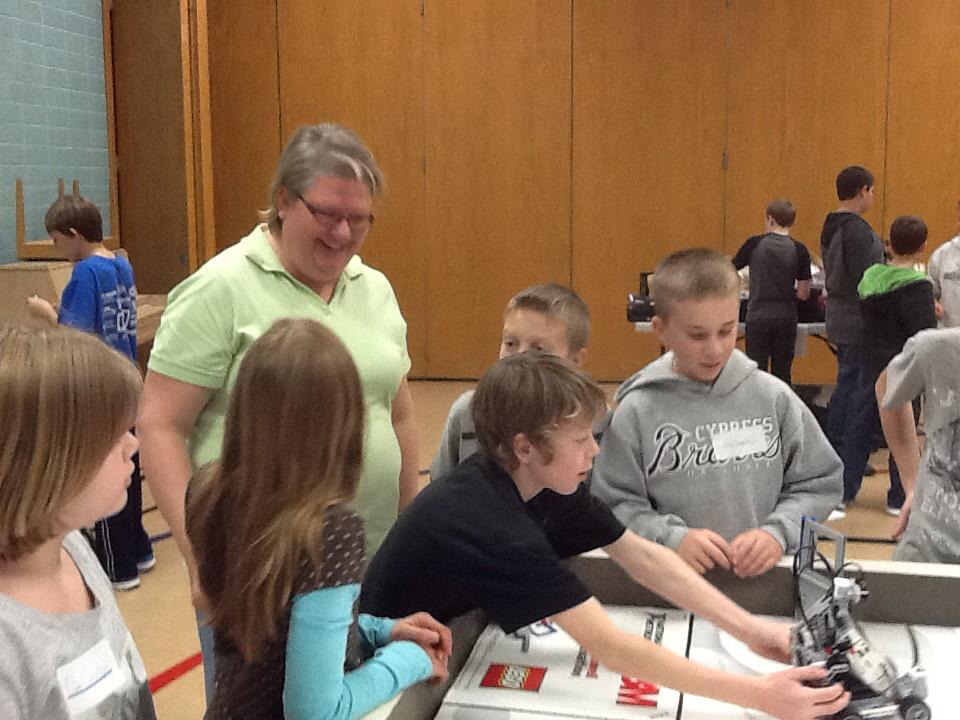 randysfox's tweet image. Mrs. Hewitt&apos;s FLL team rocks!  @dridgeelem #edtechcontest #gsdedtech