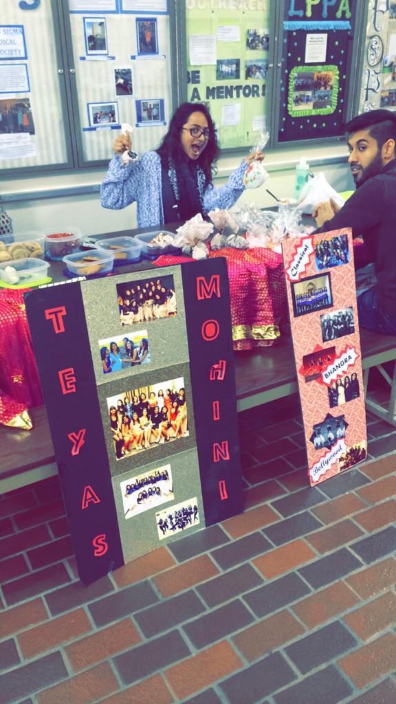 TexasMohini's tweet photo. Come check out our bake sale at Welch and get some tasty homemade treats :) http://t.co/JPcRWFR775