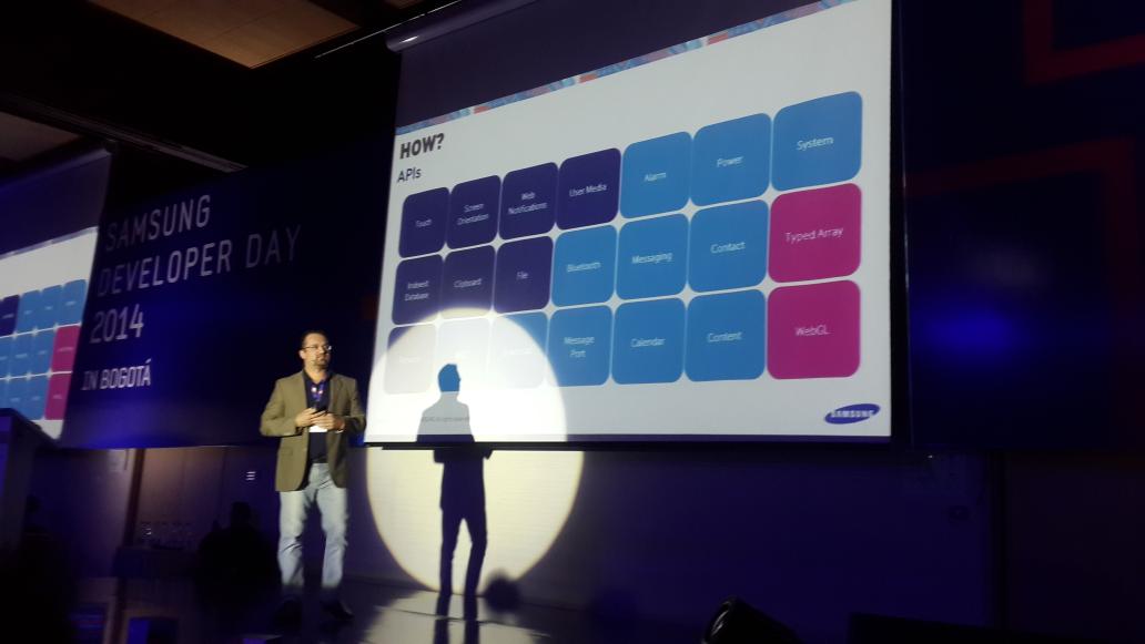 Conociendo el Tizen de <a href="/SamsungCO/">Samsung Colombia</a> @SamsungMobileCO en el #SamsungDevDay Bogota 2014