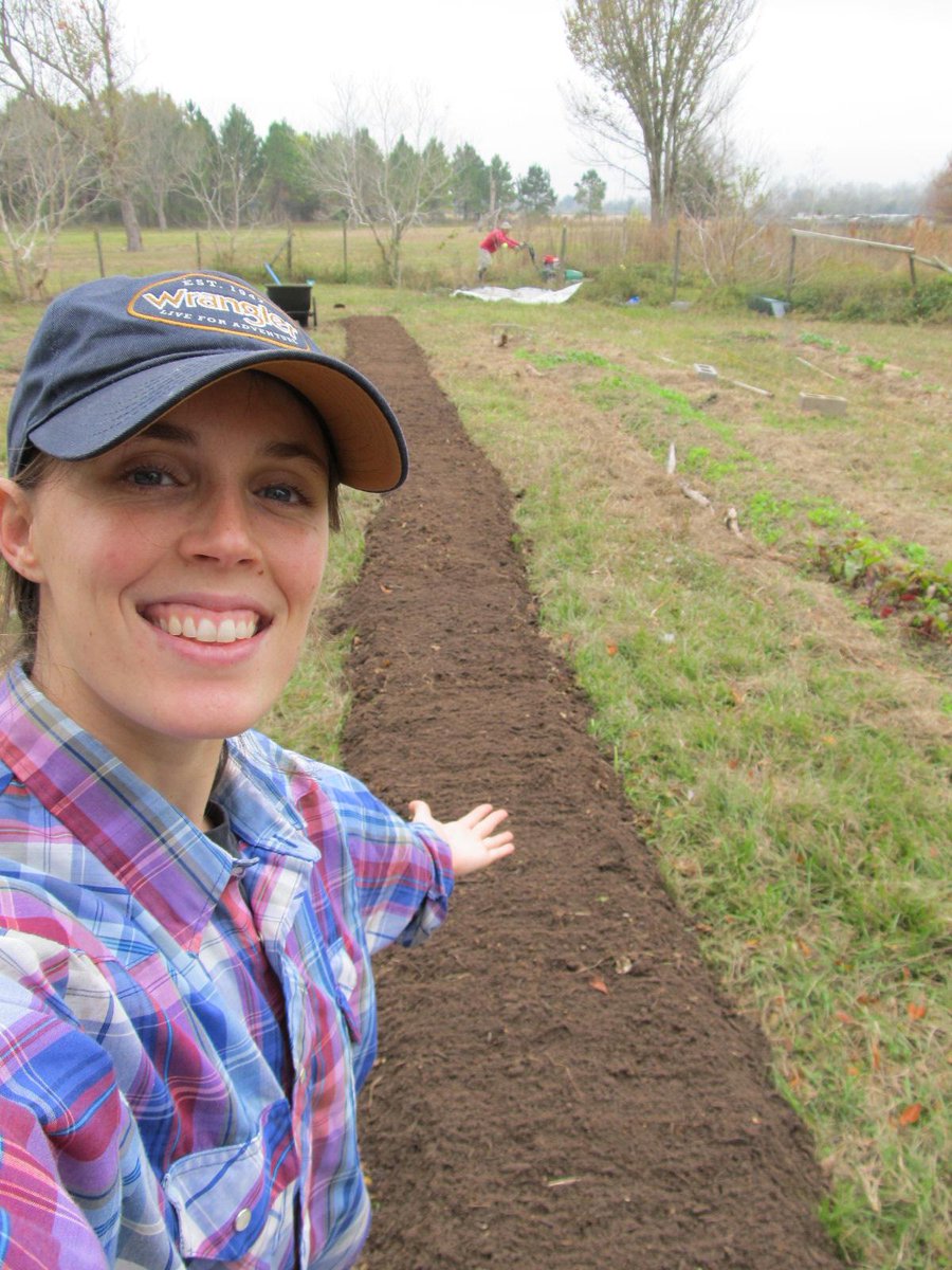 CoCreativeFarm's tweet image. One shovel at a time...